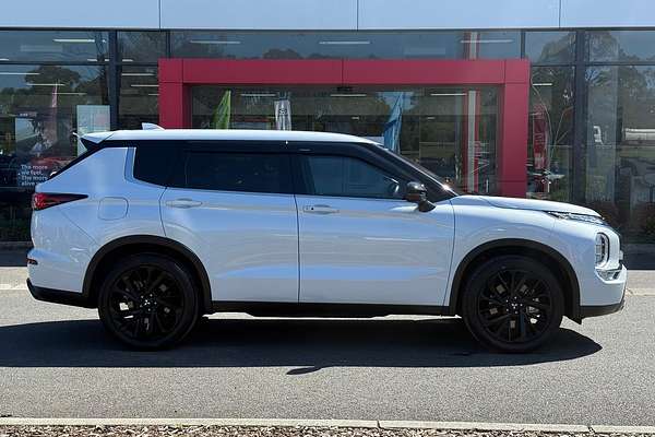 2024 Mitsubishi Outlander Black Edition ZM