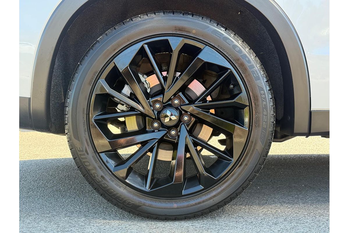 2024 Mitsubishi Outlander Black Edition ZM