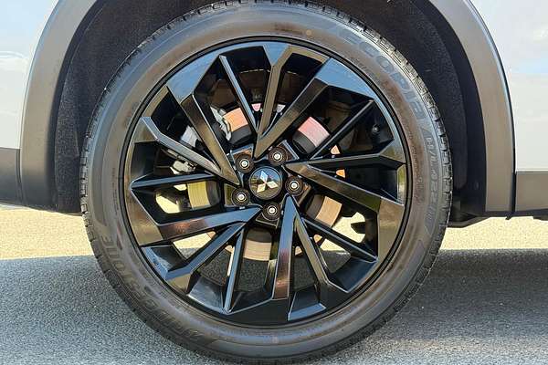 2024 Mitsubishi Outlander Black Edition ZM