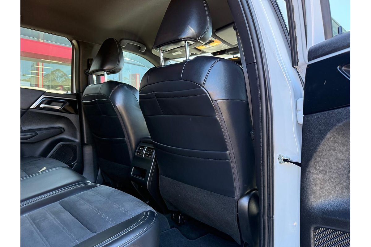 2024 Mitsubishi Outlander Black Edition ZM