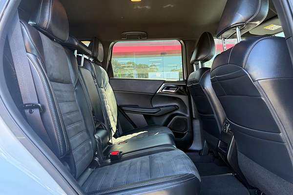 2024 Mitsubishi Outlander Black Edition ZM