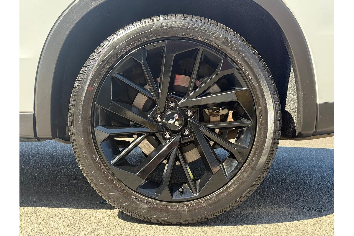 2024 Mitsubishi Outlander Black Edition ZM