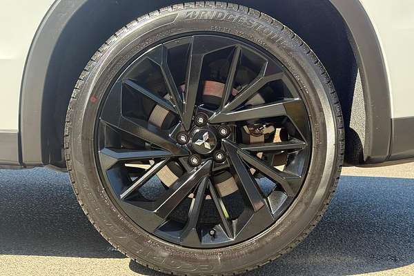 2024 Mitsubishi Outlander Black Edition ZM