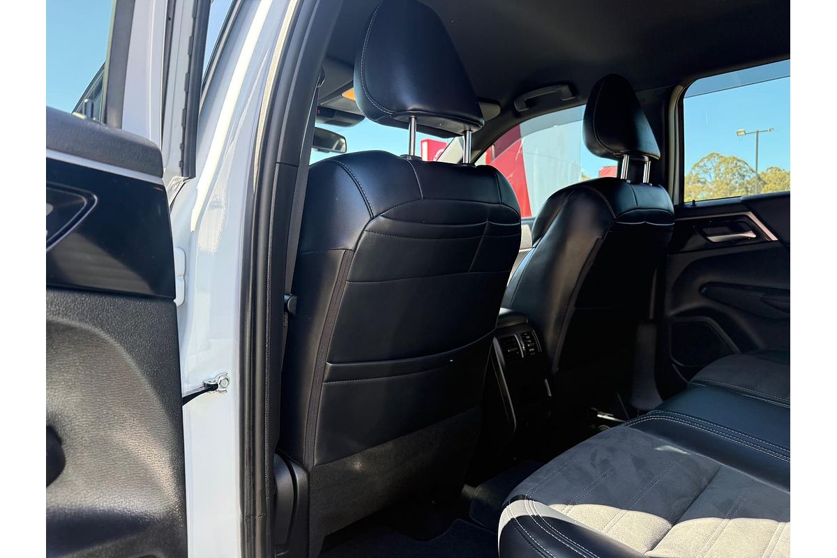 2024 Mitsubishi Outlander Black Edition ZM