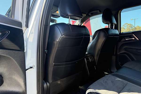 2024 Mitsubishi Outlander Black Edition ZM