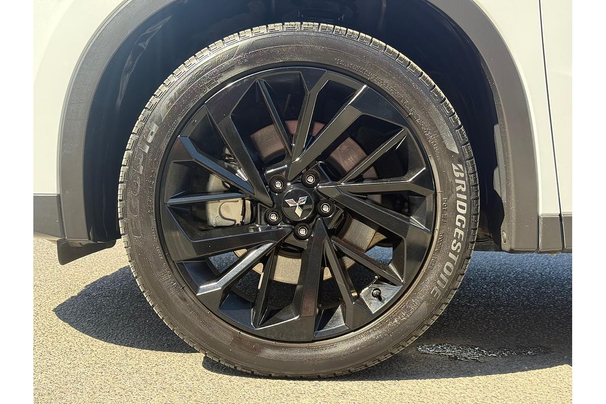 2024 Mitsubishi Outlander Black Edition ZM