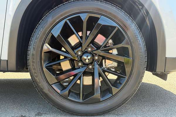 2024 Mitsubishi Outlander Black Edition ZM