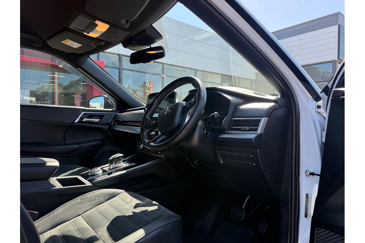 2024 Mitsubishi Outlander Black Edition ZM