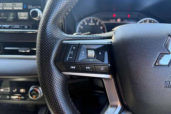 2024 Mitsubishi Outlander Black Edition ZM