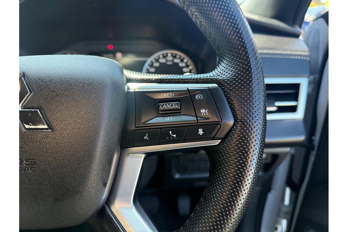 2024 Mitsubishi Outlander Black Edition ZM