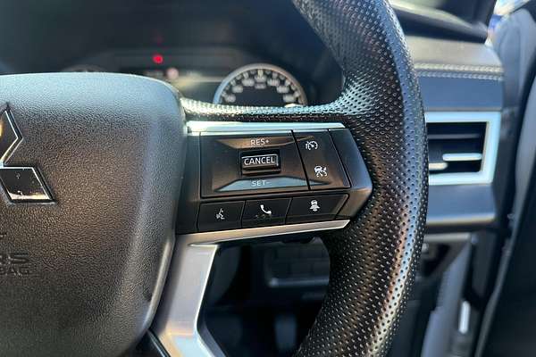 2024 Mitsubishi Outlander Black Edition ZM