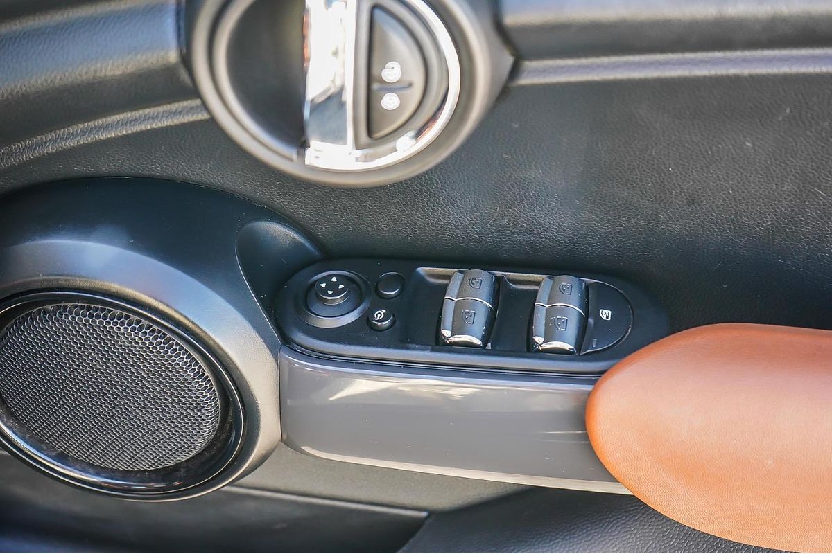 2020 MINI Hatch Cooper F55 LCI