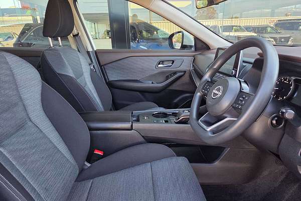 2025 Nissan X-TRAIL ST T33