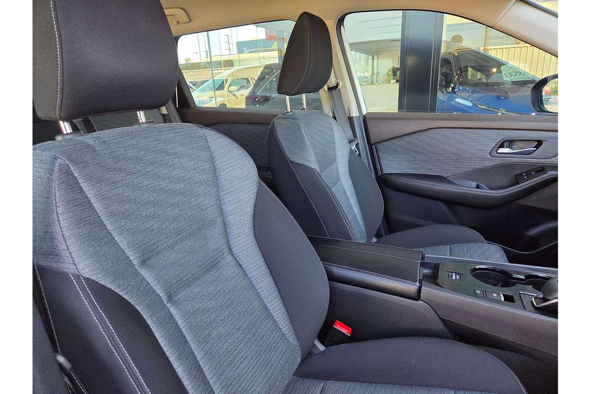 2025 Nissan X-TRAIL ST T33