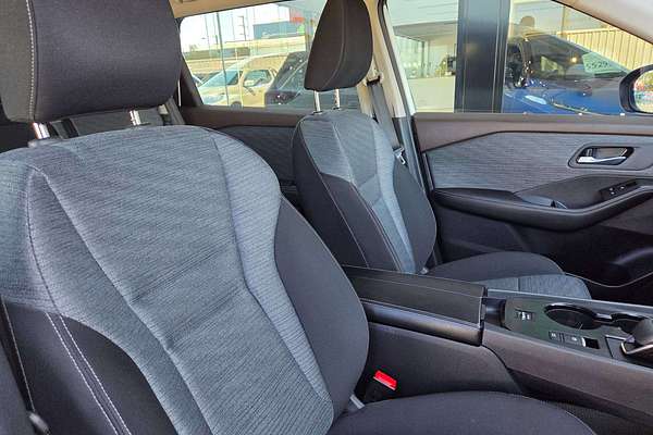 2025 Nissan X-TRAIL ST T33