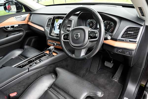 2020 Volvo XC90 T6 Momentum