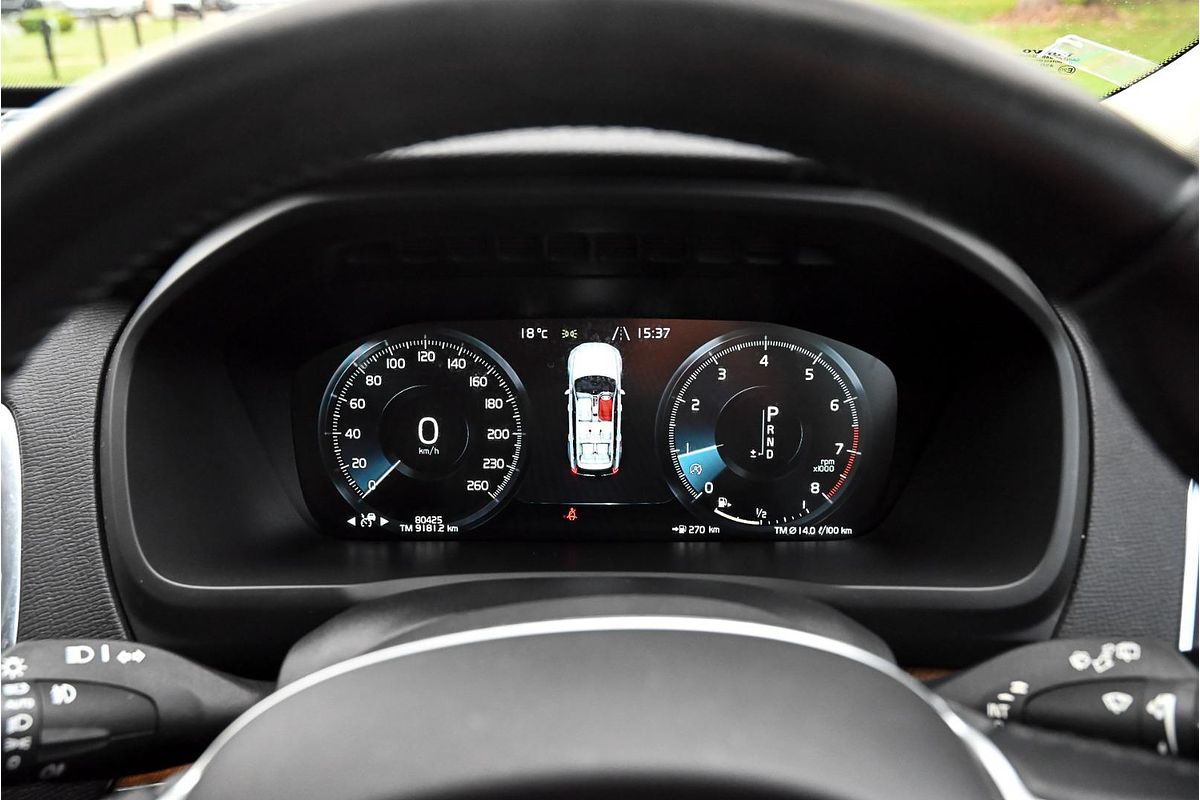 2020 Volvo XC90 T6 Momentum