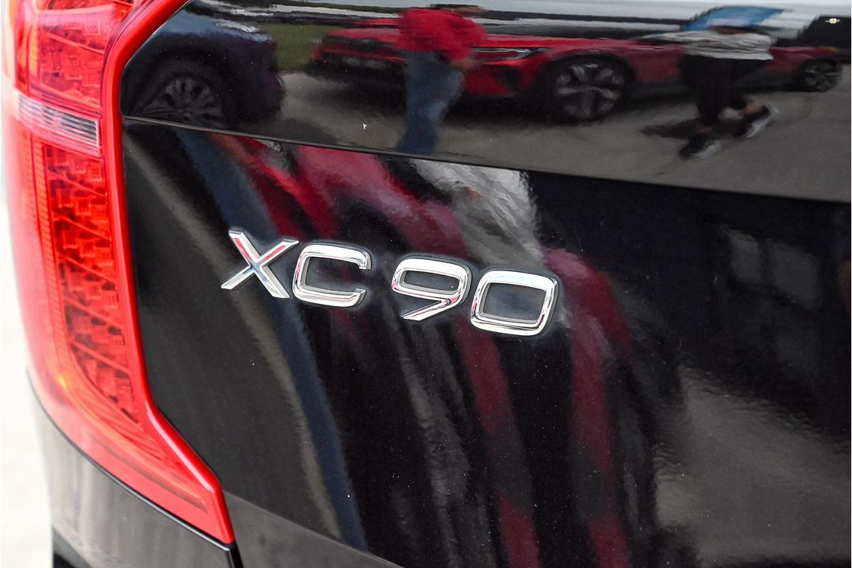2020 Volvo XC90 T6 Momentum