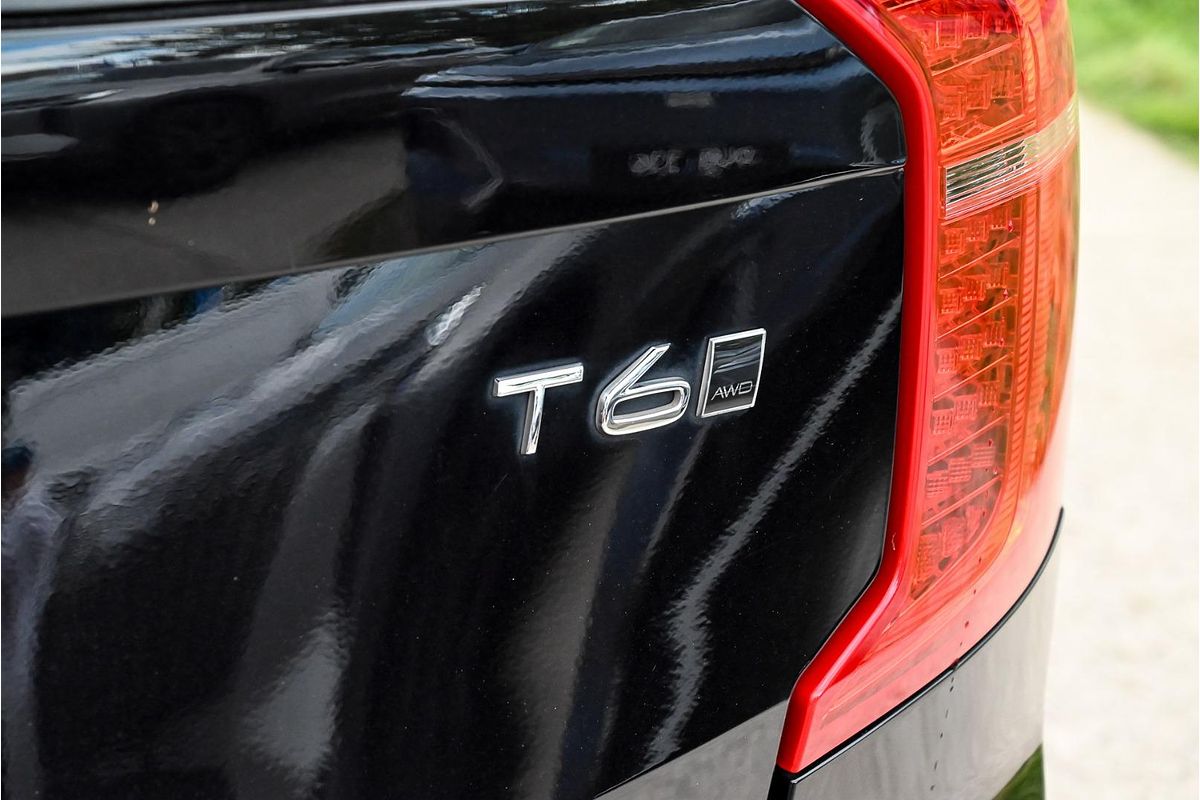 2020 Volvo XC90 T6 Momentum