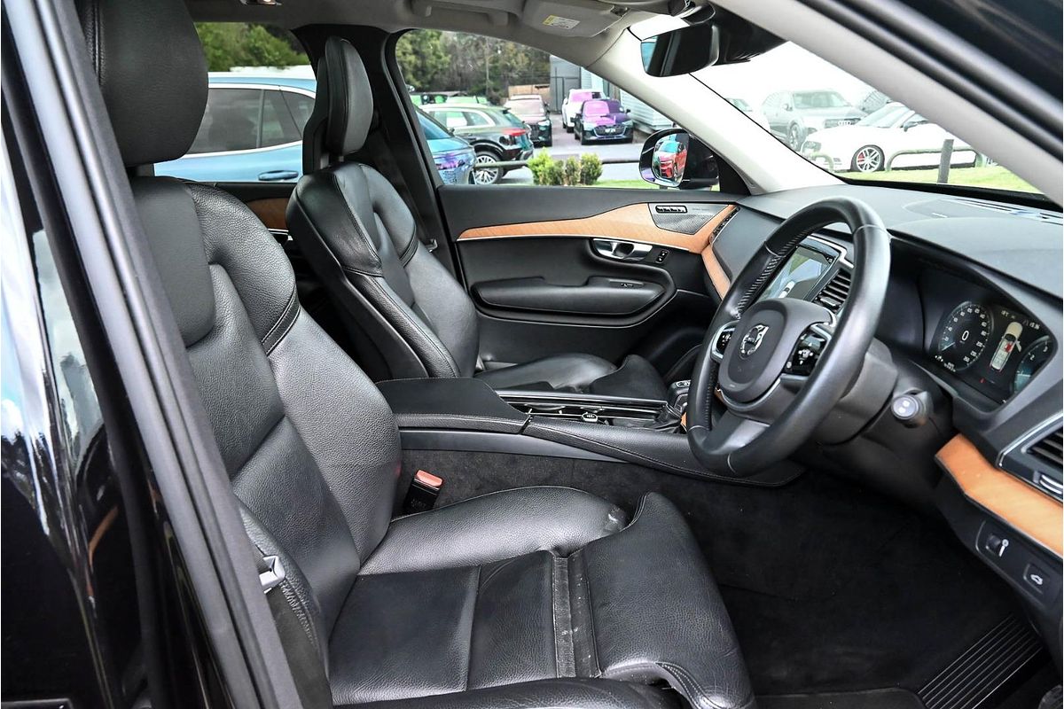 2020 Volvo XC90 T6 Momentum