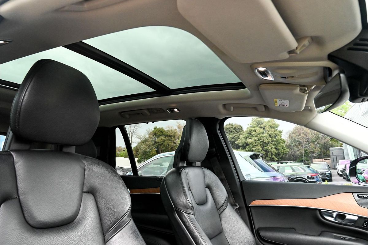 2020 Volvo XC90 T6 Momentum