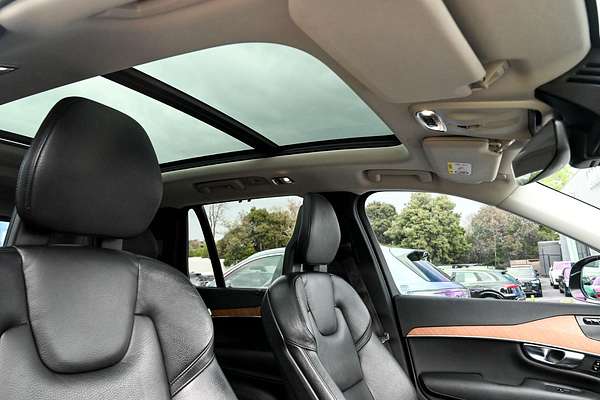 2020 Volvo XC90 T6 Momentum