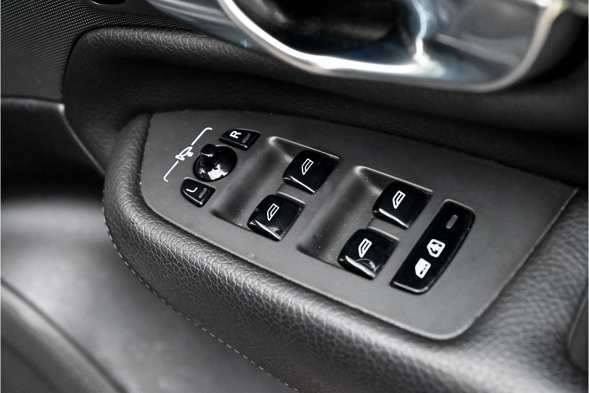 2020 Volvo XC90 T6 Momentum