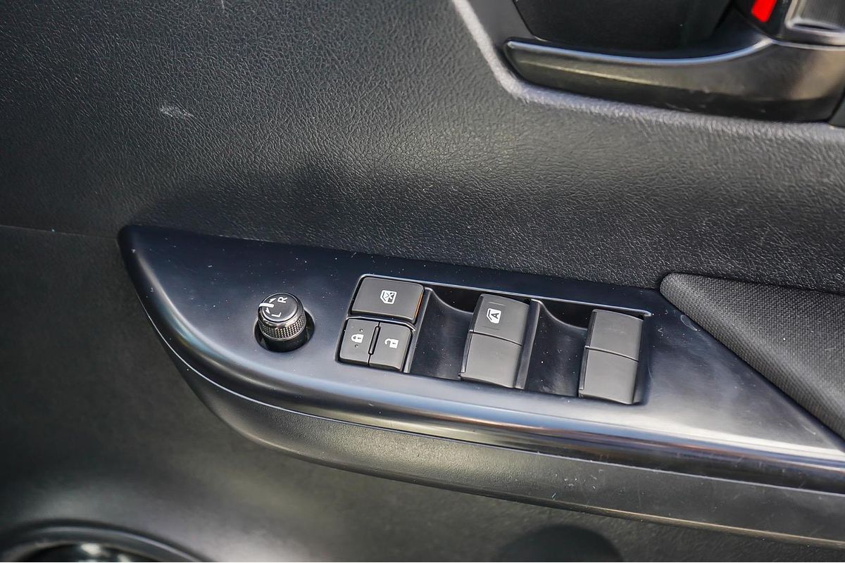 2018 Toyota Hilux SR GUN126R 4X4