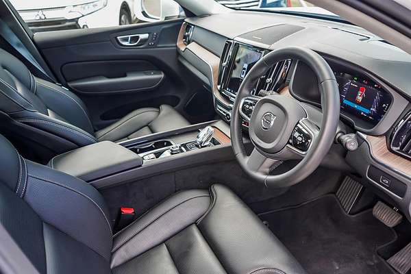 2022 Volvo XC60 Ultimate B5 Bright