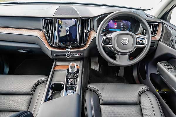 2022 Volvo XC60 Ultimate B5 Bright