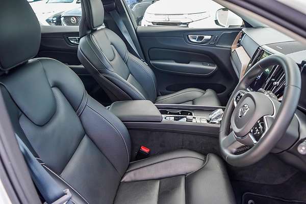 2022 Volvo XC60 Ultimate B5 Bright