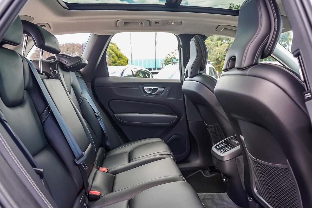 2022 Volvo XC60 Ultimate B5 Bright