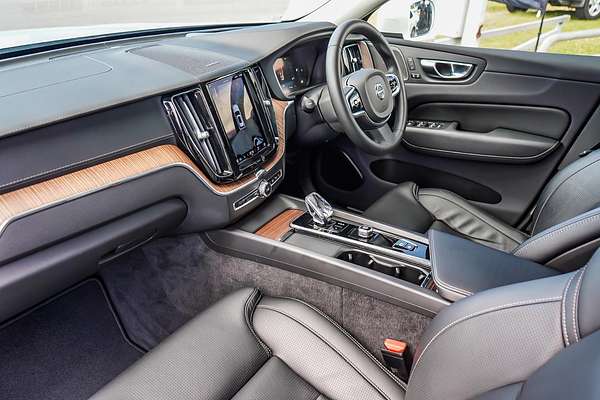 2022 Volvo XC60 Ultimate B5 Bright
