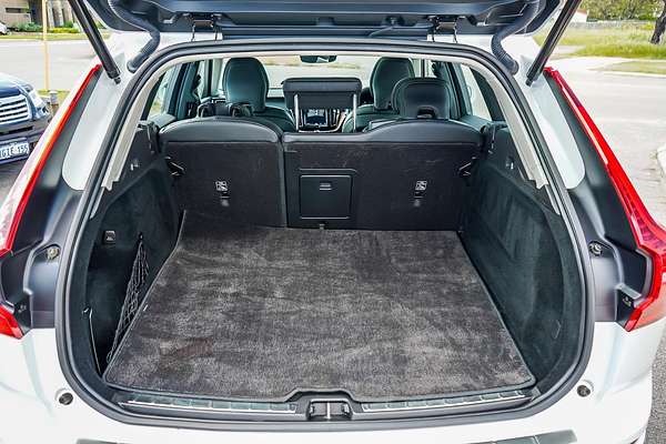 2022 Volvo XC60 Ultimate B5 Bright