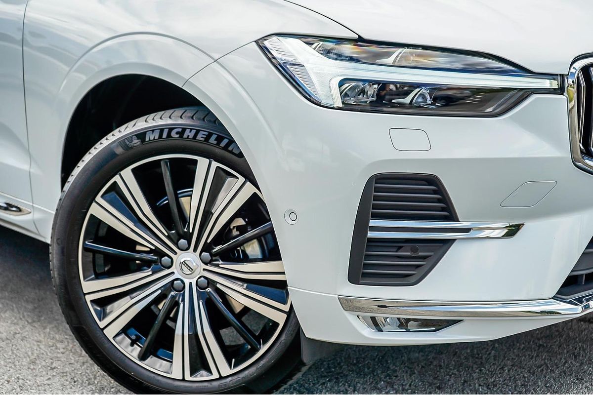 2022 Volvo XC60 Ultimate B5 Bright