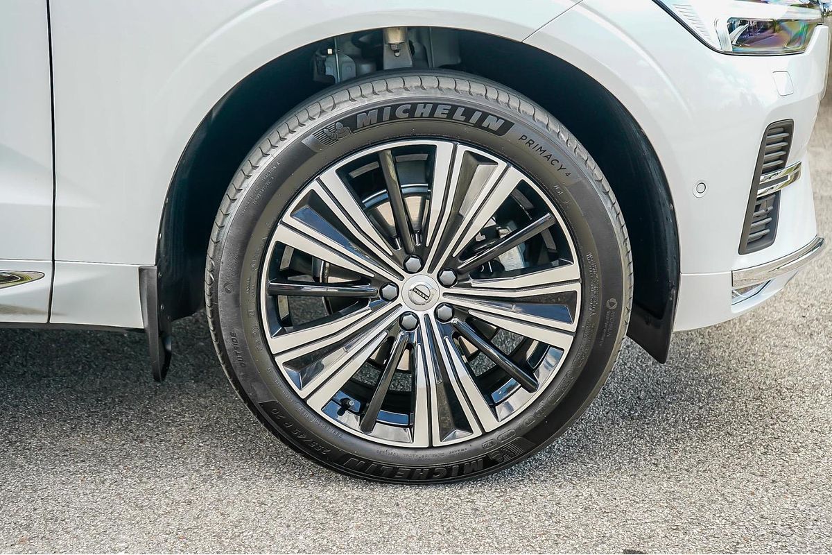 2022 Volvo XC60 Ultimate B5 Bright