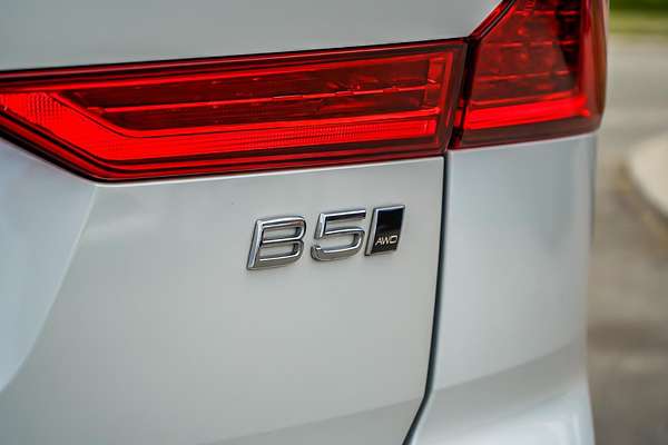 2022 Volvo XC60 Ultimate B5 Bright