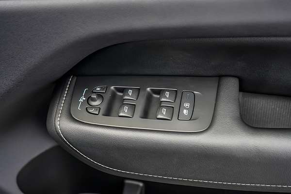2022 Volvo XC60 Ultimate B5 Bright