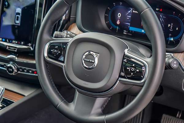 2022 Volvo XC60 Ultimate B5 Bright