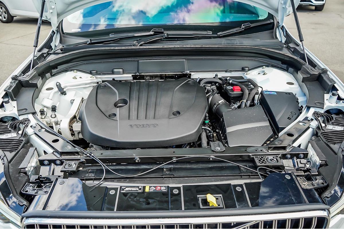 2022 Volvo XC60 Ultimate B5 Bright