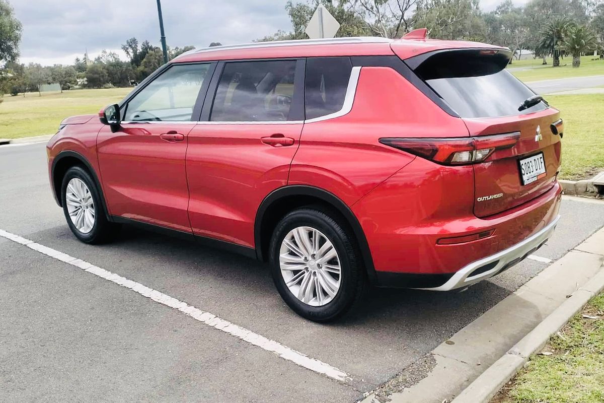 2024 Mitsubishi Outlander LS ZM