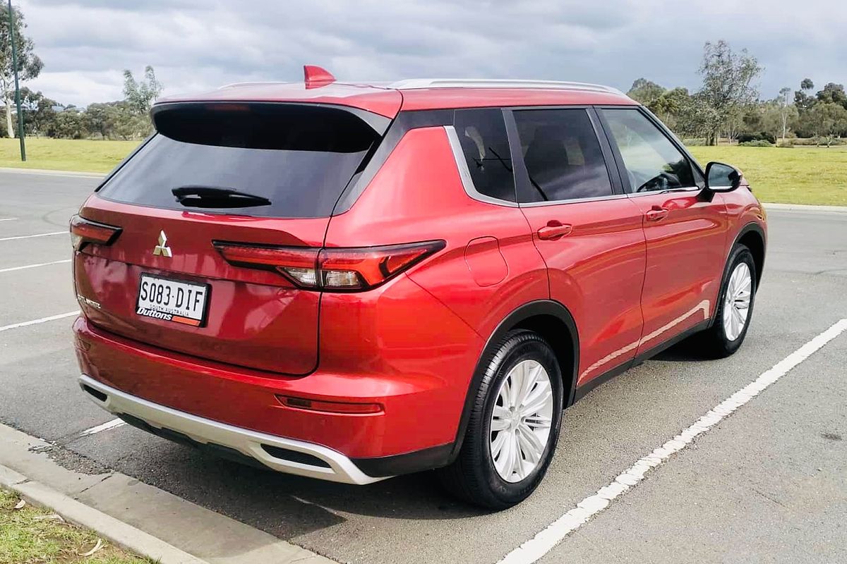 2024 Mitsubishi Outlander LS ZM