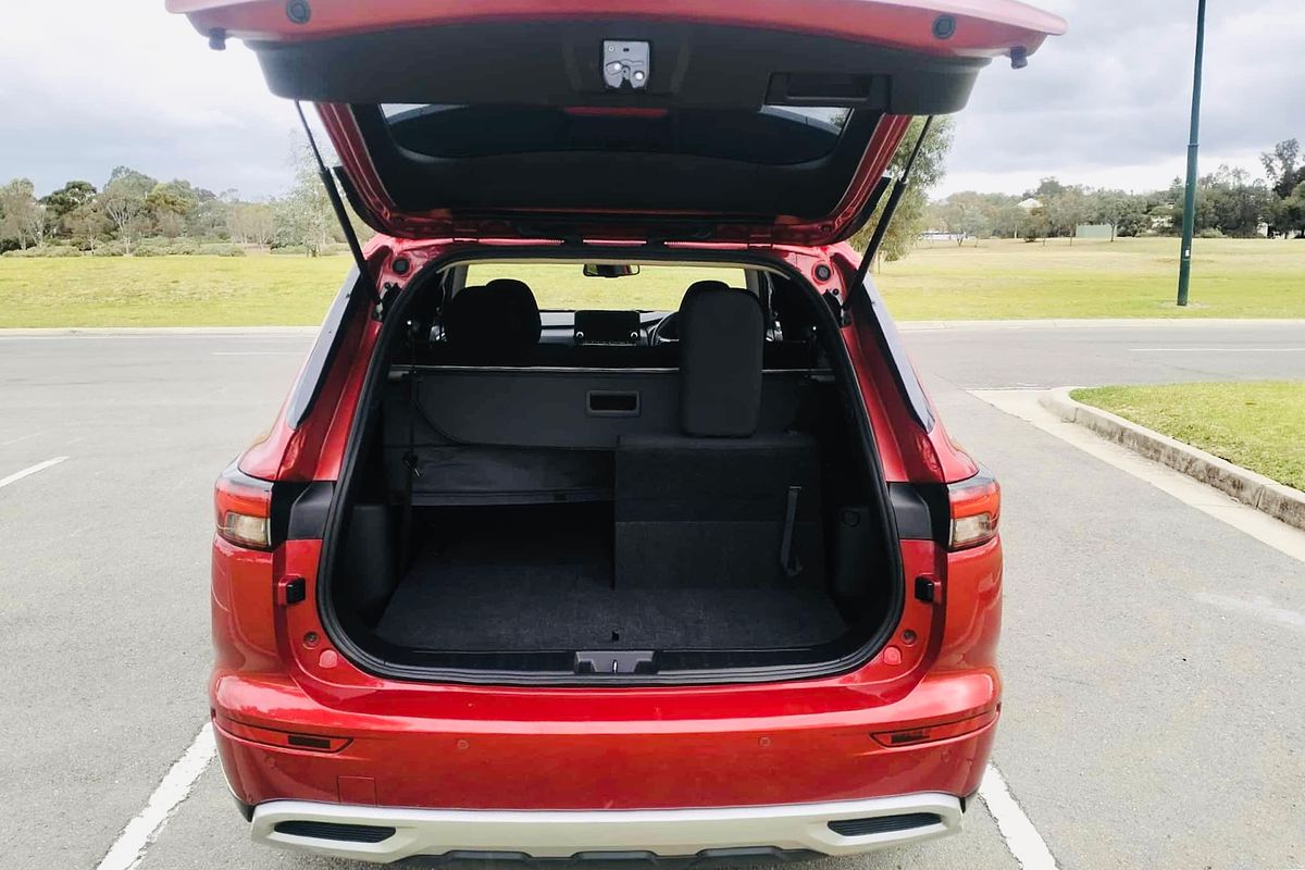 2024 Mitsubishi Outlander LS ZM