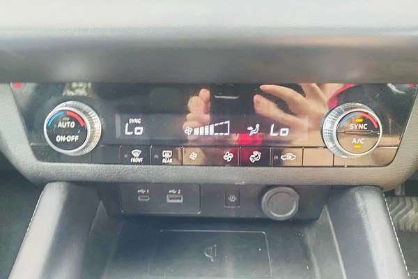2024 Mitsubishi Outlander LS ZM