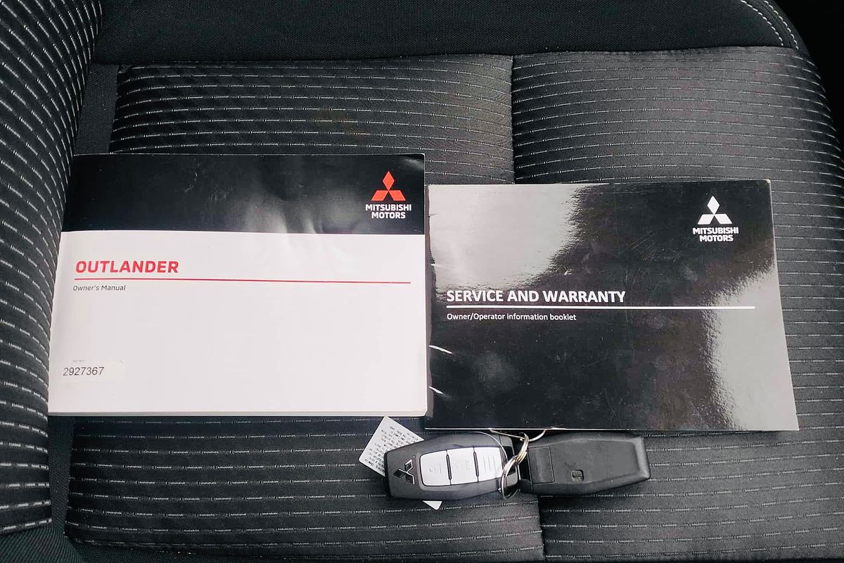 2024 Mitsubishi Outlander LS ZM