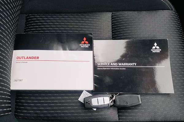 2024 Mitsubishi Outlander LS ZM