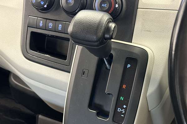 2022 Toyota Hiace Commuter GDH322R ELWB High Roof