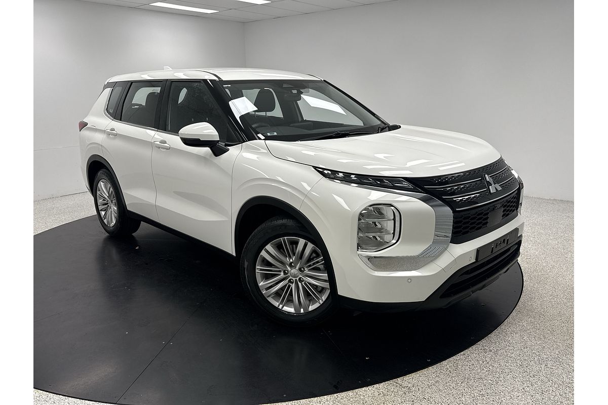 2023 Mitsubishi Outlander ES ZM