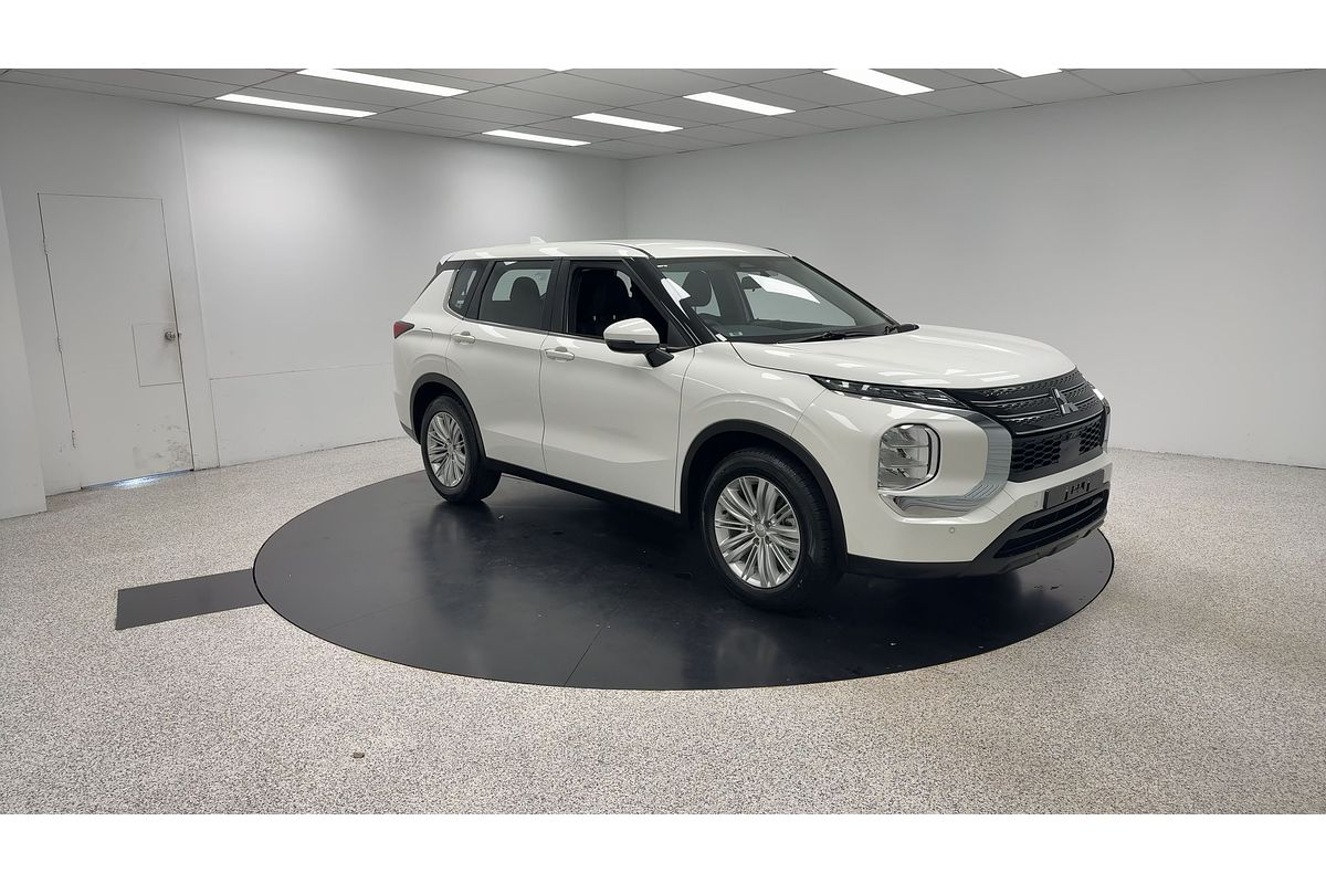 2023 Mitsubishi Outlander ES ZM