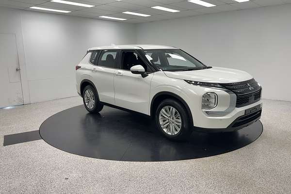 2023 Mitsubishi Outlander ES ZM